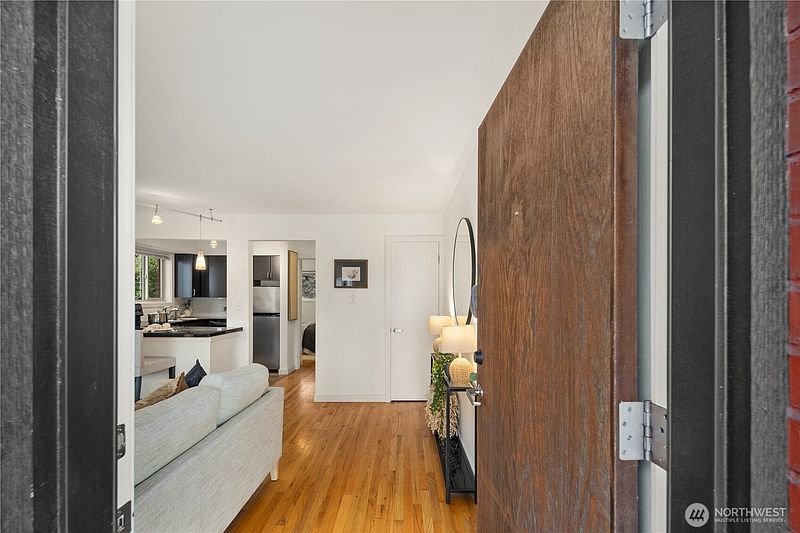3rd image of 7106 California Avenue SW #101