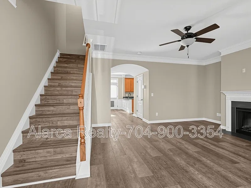 3 bed, 3.5 bath, 1830 sqft, $2,800 — Photo 4