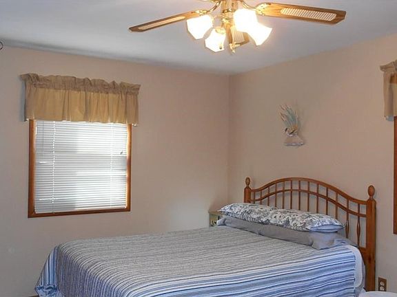 5th image of 22852 Dogwood Dr