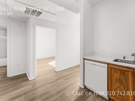 3rd image of 15643 Wyandotte St #306