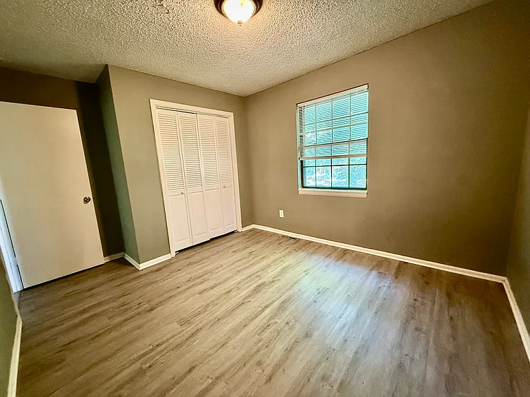 317 NW Highland Ln — Photo 20