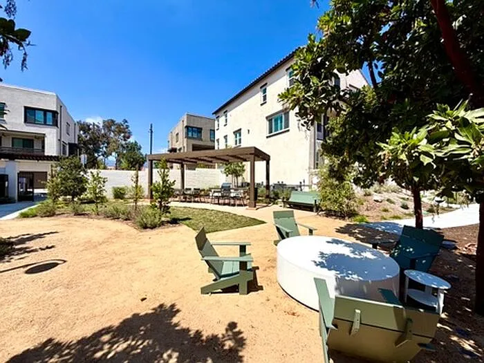 135 Evergreen Ln — Photo 4