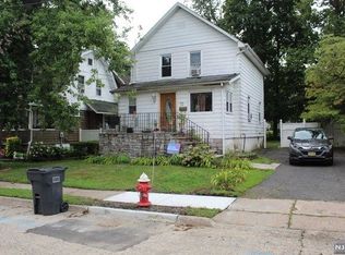 32 Brook St, Bergenfield, NJ 07621