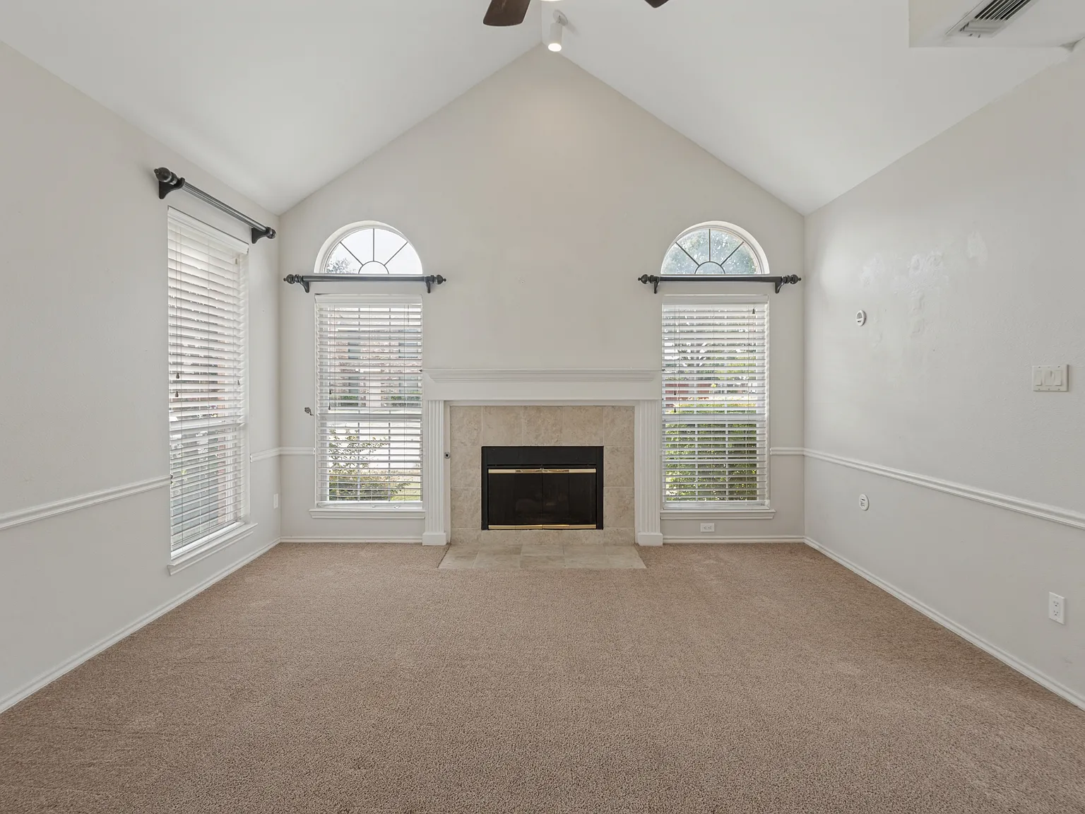 3 bed, 1808 sqft, $2,700 — Photo 4
