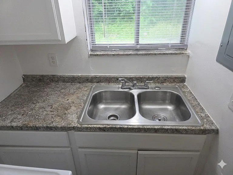 9500 Chalmers St #5 — Photo 8
