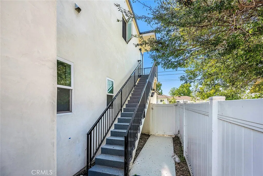 1 bed, 700 sqft, $3,000 — Photo 2
