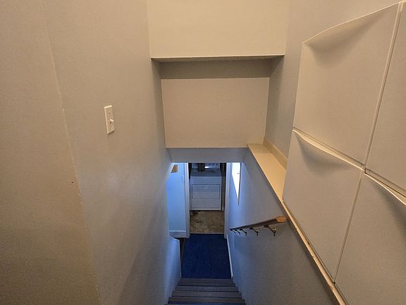 3rd image of 614 21st Ave NE #B