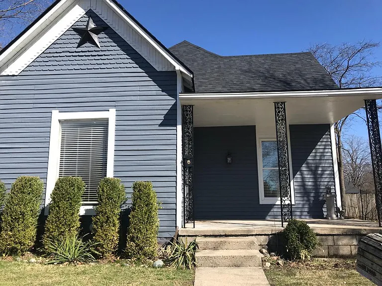 1148 Monument St — Photo 1