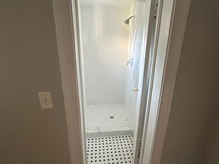 bedroom 1 En-suite shower