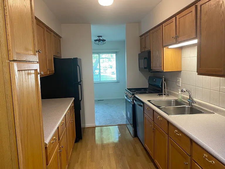 3030 Roberts Dr #5 — Photo 4