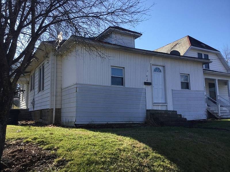 1st image of 818 Ayers St