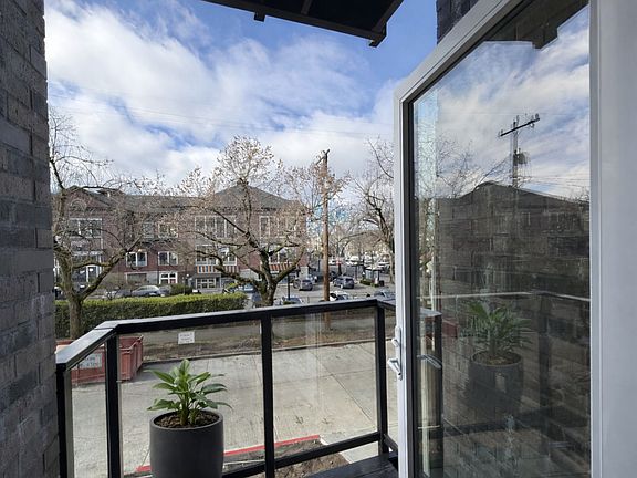 5th image of 4428 Burke Ave N #504