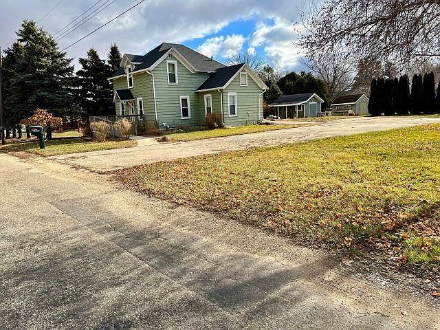 2nd image of 201 W Willow St