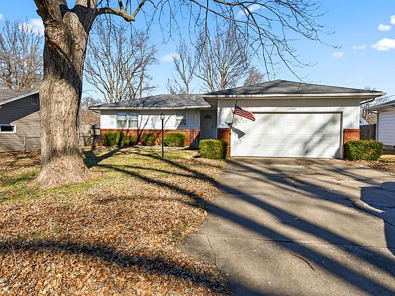 3rd image of 1541 E Crestview Street