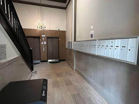 3rd image of 415 E Grace St #204