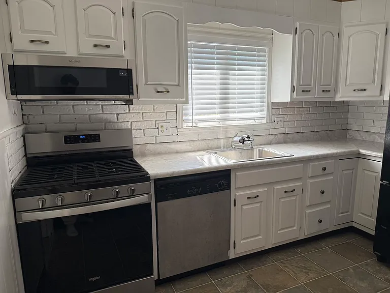 942 Highland Ave — Photo 6