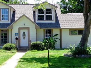 318 S 4th St, La Porte, TX 77571