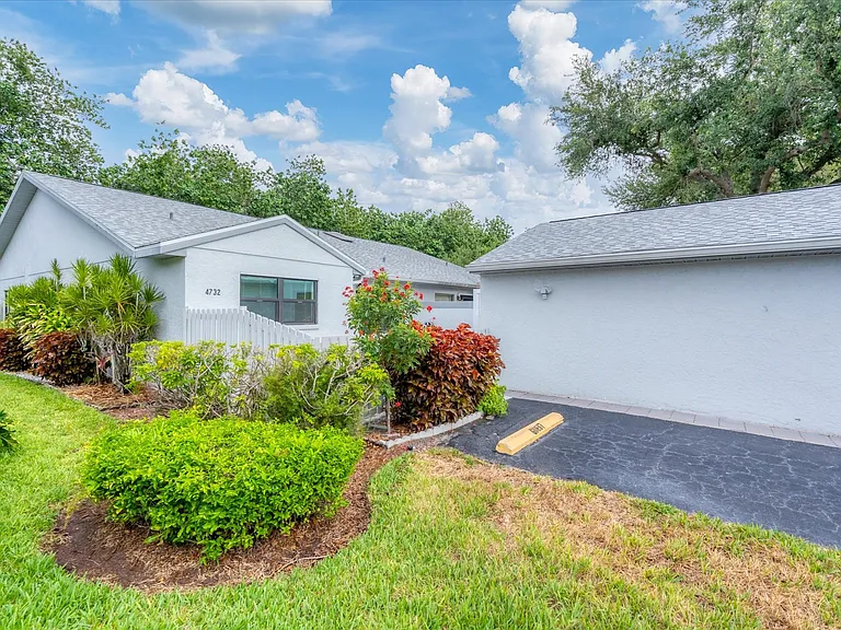 4732 Blackberry Dr — Photo 2