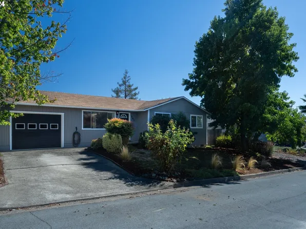 265 Corona Loop Rd, Roseburg, OR 97471