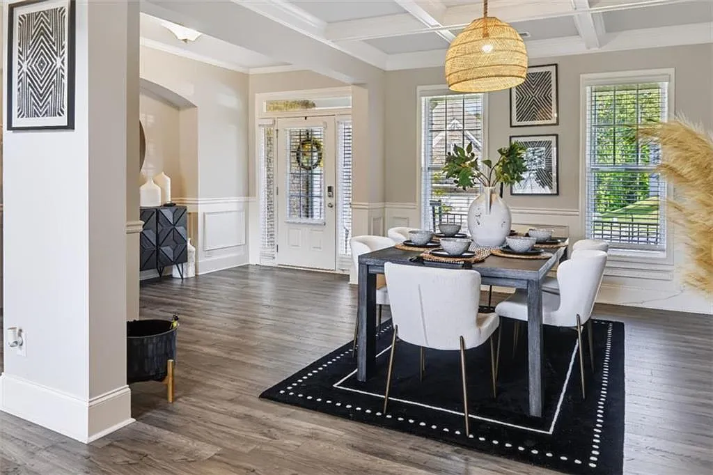 6 bed, 4.5 bath, 5297 sqft, $4,500 — Photo 4