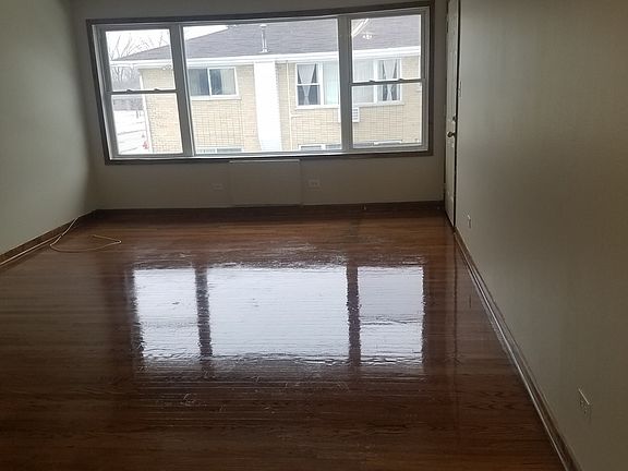 3rd image of 1002 Parkwood Dr