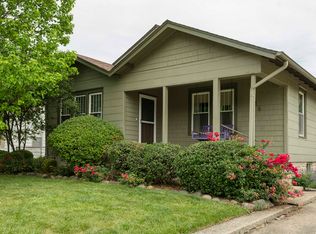 814 W Maple St, Champaign, IL 61820