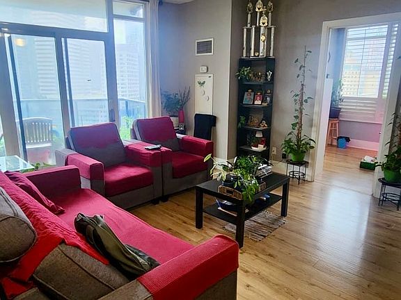 4th image of 330 Burnhamthorpe Rd W #1404