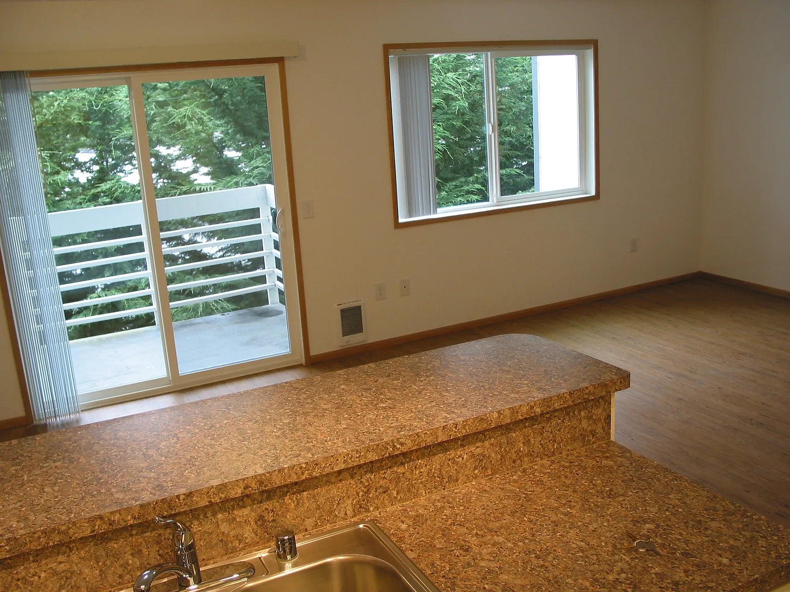 2 bed, 1000 sqft, $1,800 — Photo 3