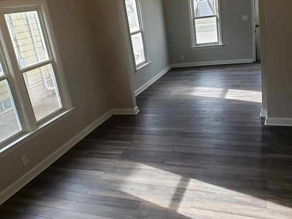 2nd image of 1112 Harney Ave