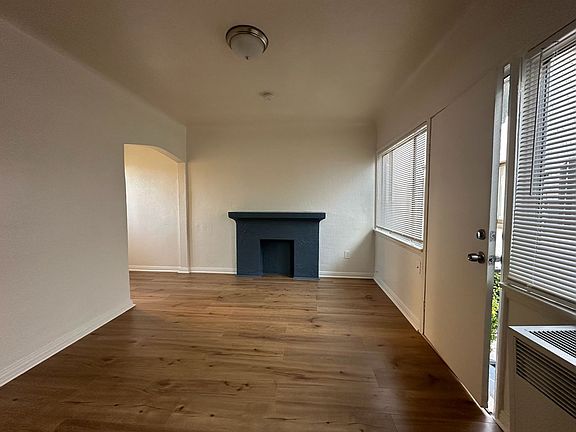 3rd image of 2351 Chestnut Ave APT 5