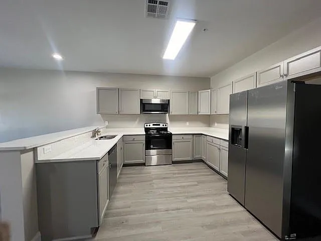 3 bed, 2.0 bath, 1464 sqft, $1,995 — Photo 3