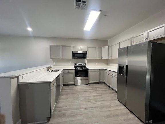 3rd image of 1112 Cambridge Dr #D