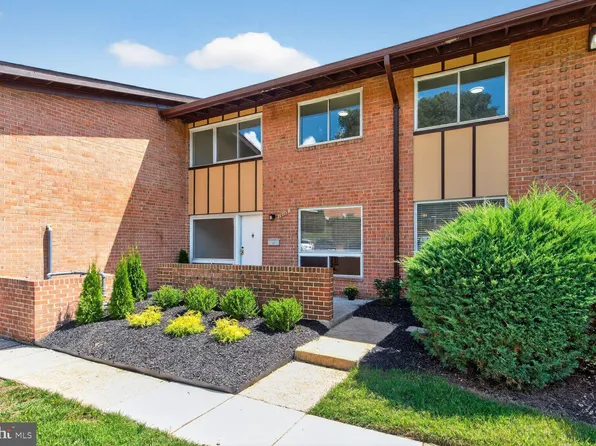 10113 Fair Woods Dr, Fairfax, VA 22030