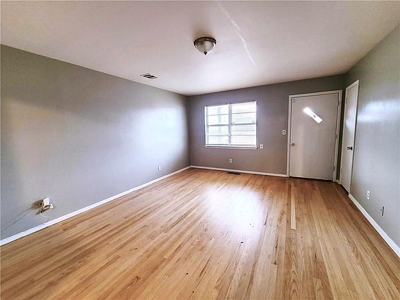 5th image of 122 Dianna Dr