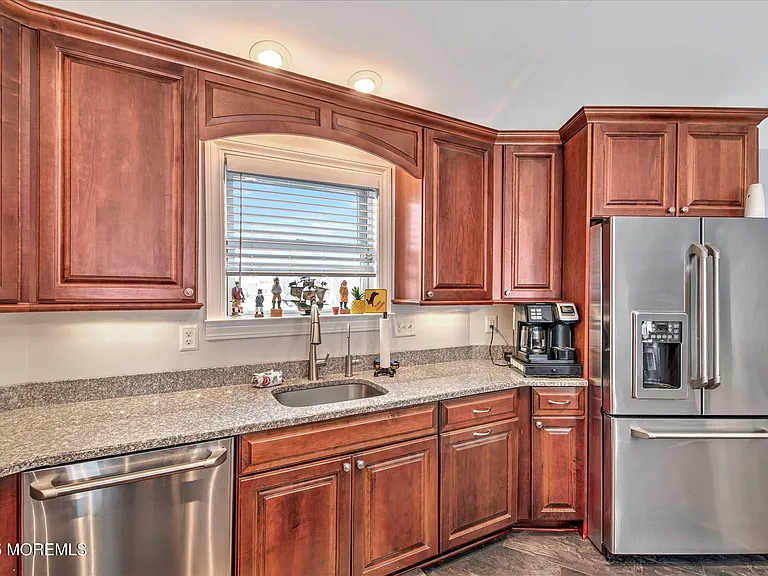 424 E Longport Ave — Photo 13