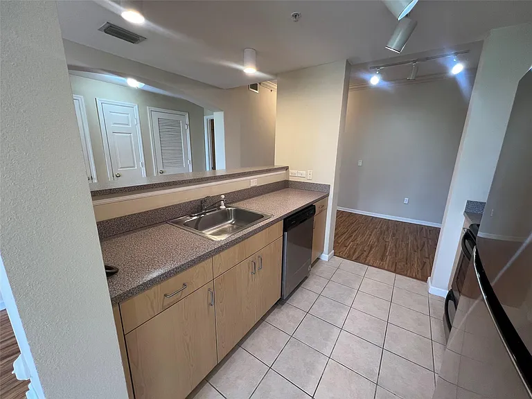 533 NE 3rd Ave #508 — Photo 8