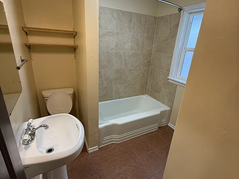 2618 W Fairview Ave #3 — Photo 6