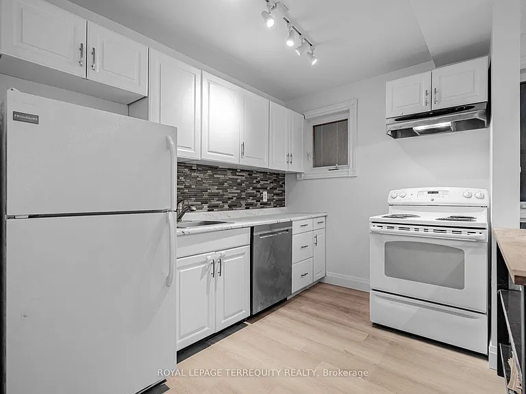 41 Summerhill Ave #2 — Photo 14