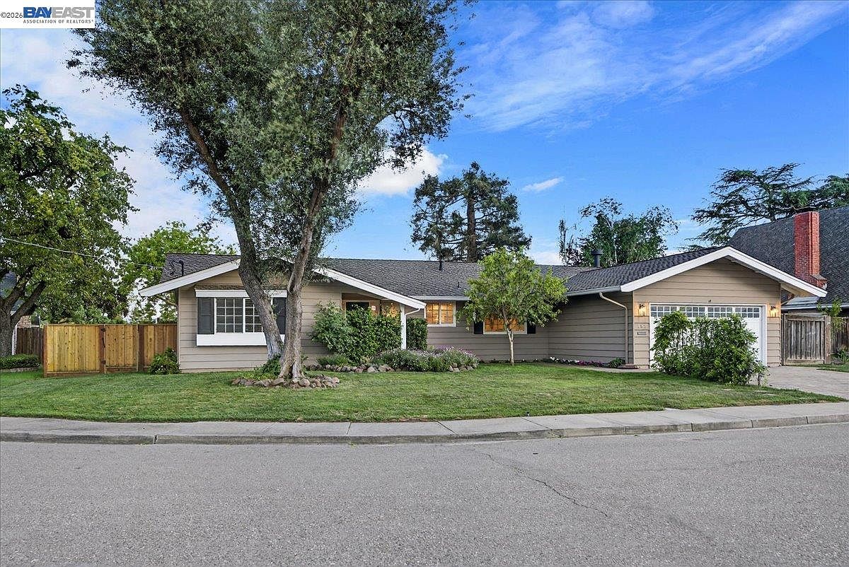 132 Metairie Pl