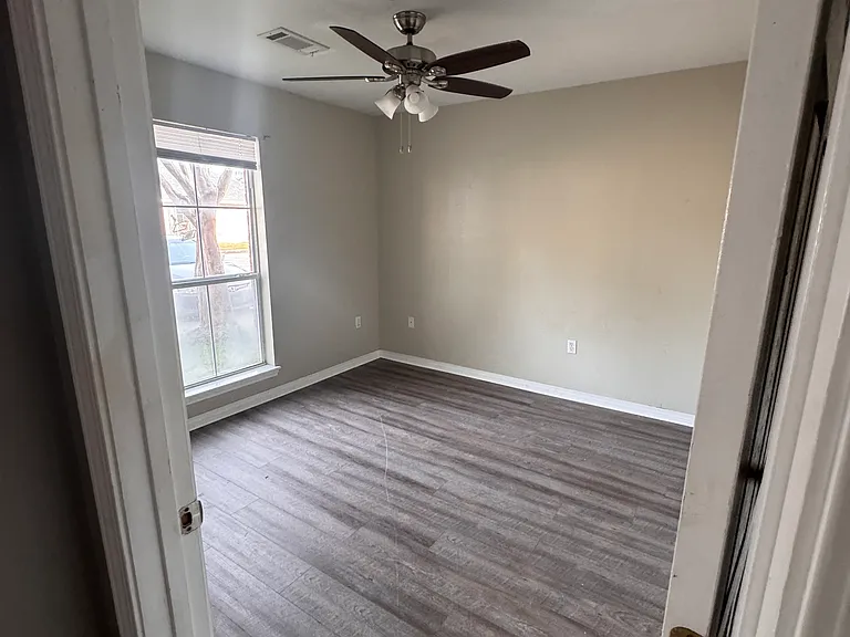 StoneBridge Apartments — Photo 8