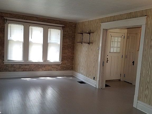 2nd image of 815 14th St NW