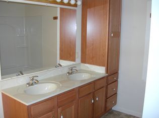 10 S Peartown Rd, Denver, PA 17517