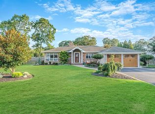 26 Wave Crest Dr, Islip, NY 11751