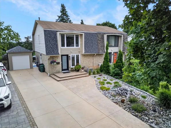 23 Briar Knoll Dr, Kitchener, ON N2E 1X9