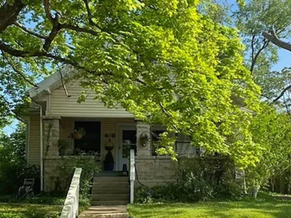 409 E University St