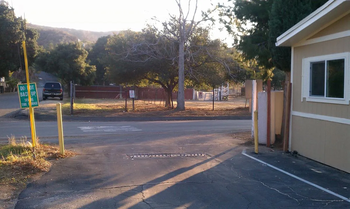 2 bed, 800 sqft, $2,500 — Photo 2