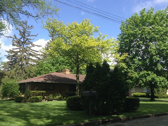 3rd image of 915 Orchard Ct