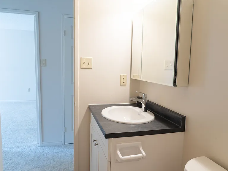 655 Windermere Rd — Photo 18