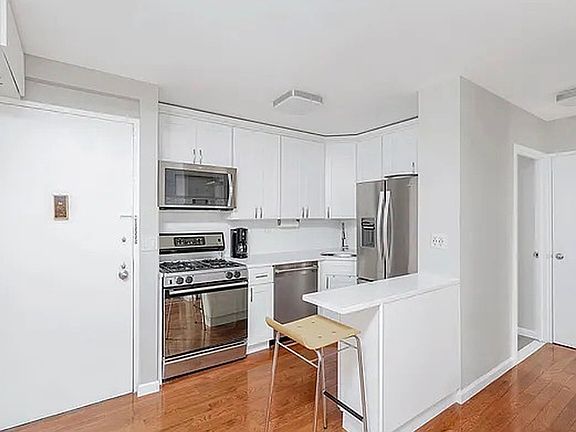 3rd image of 333 E 45th St APT 24F