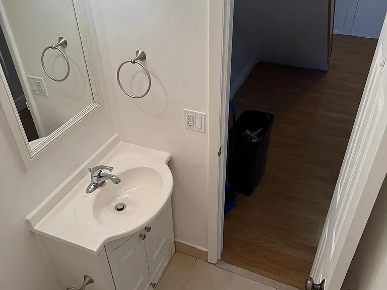 Half bath looking to entryway